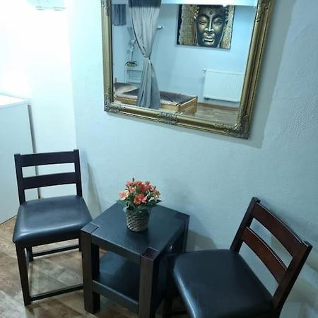 Simple Apartment Near Hockey & Football Arena Bratislava Exteriör bild