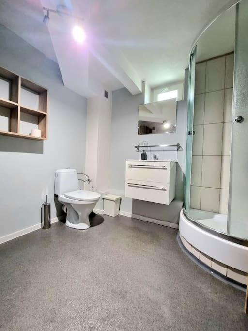 Simple Apartment Near Hockey & Football Arena Bratislava Exteriör bild